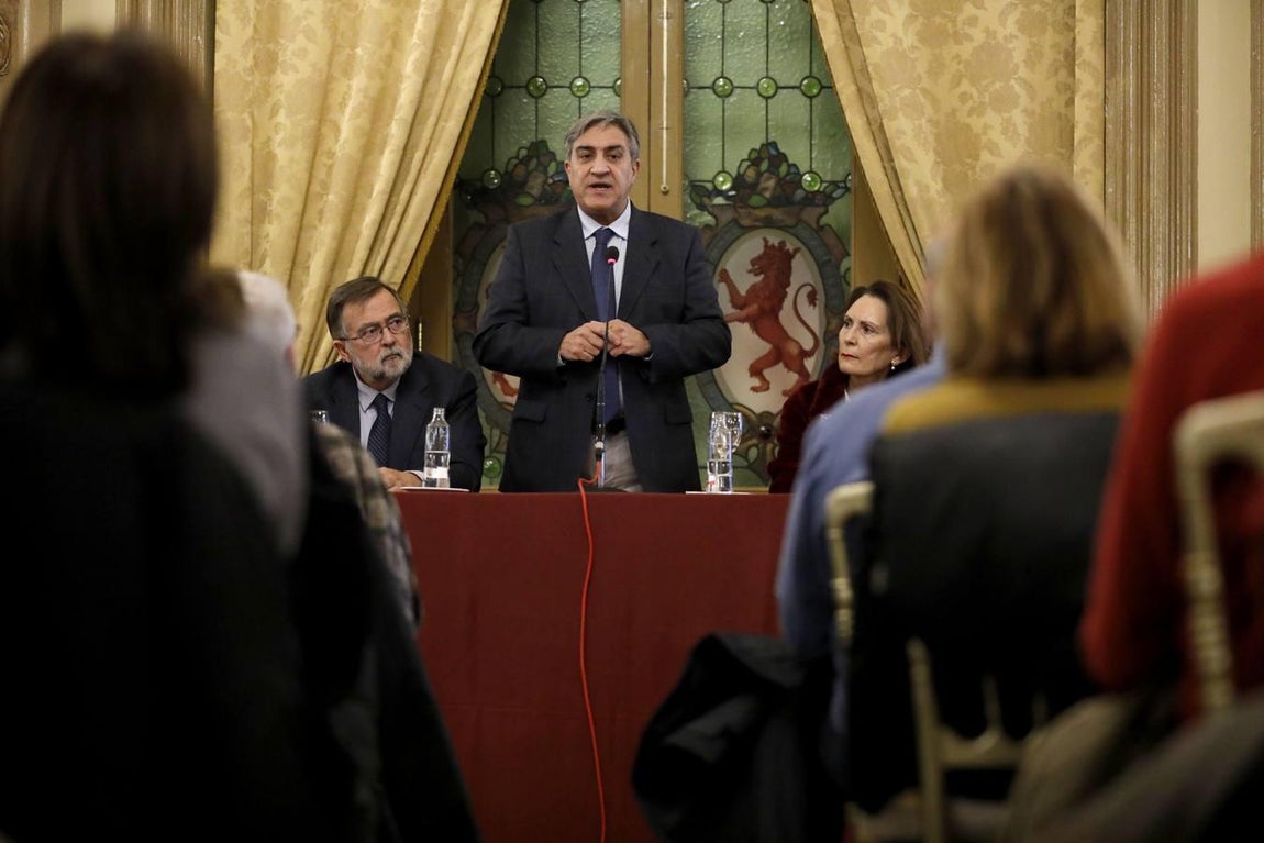 La conferencia de José Luis Corral en el Templo de Córdoba, en imágenes