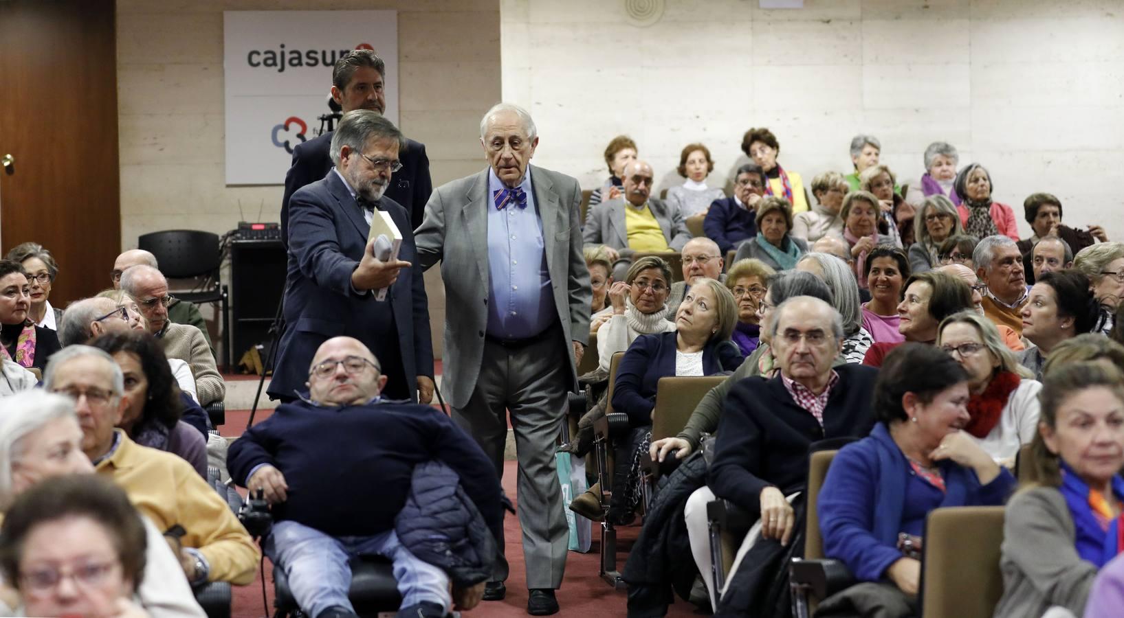 El Foro Cultural de ABC Córdoba con Inocencio Arias, en imágenes