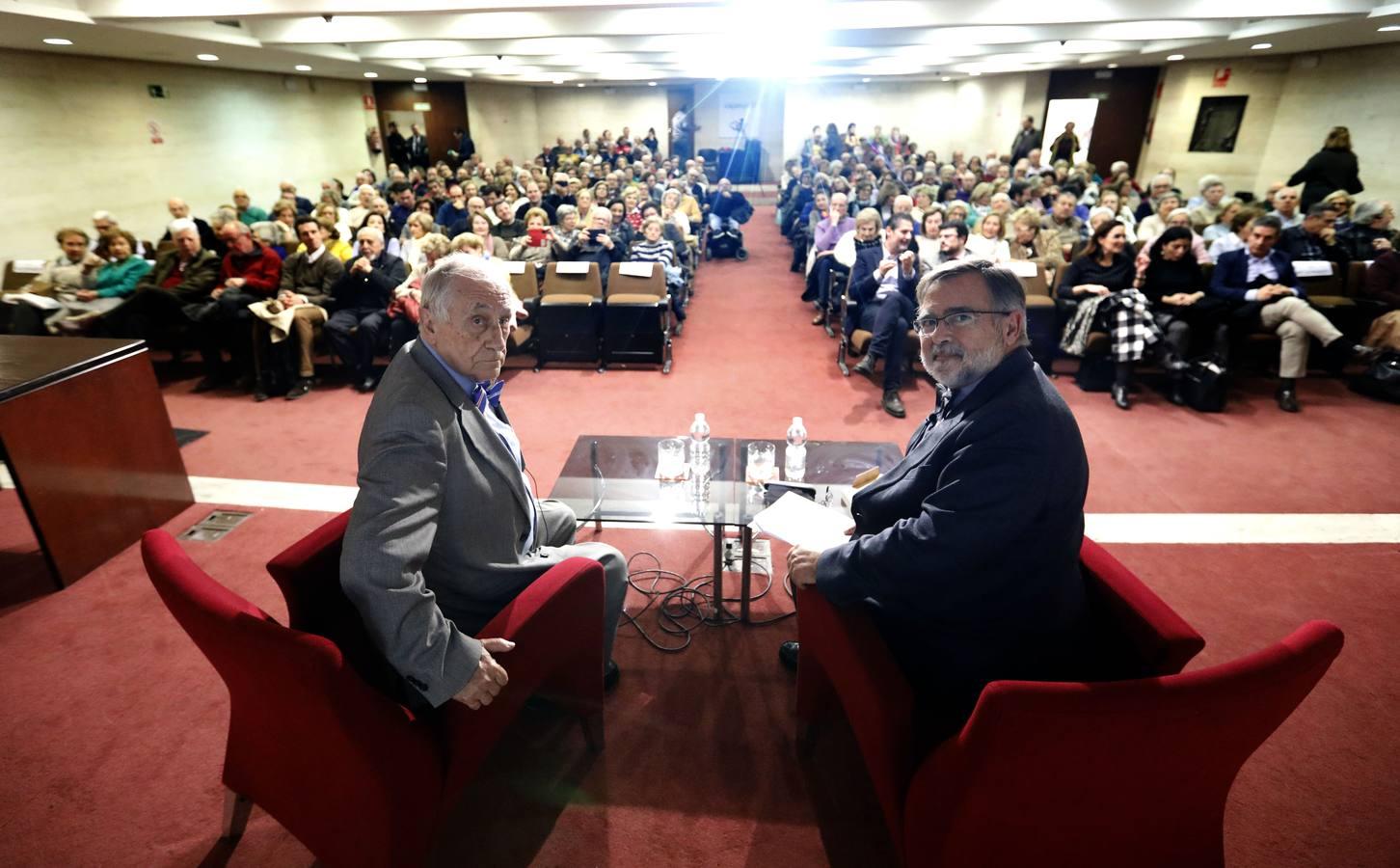 El Foro Cultural de ABC Córdoba con Inocencio Arias, en imágenes