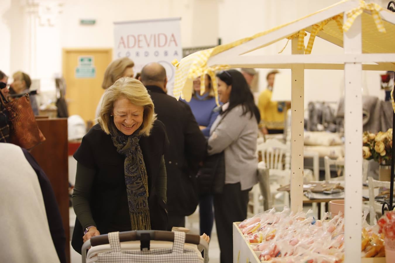 En imágenes, el Baratillo de Adevida de Navidad