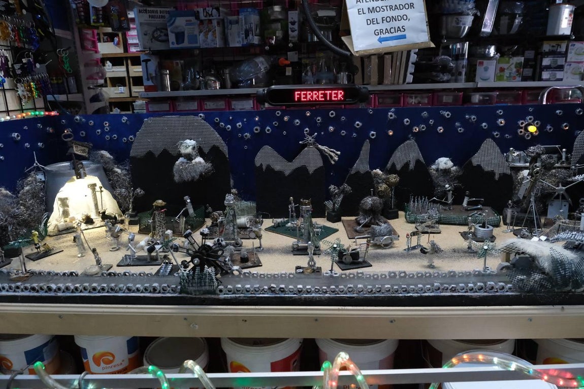 Fotos: El original belén de la Ferretería El Bazar