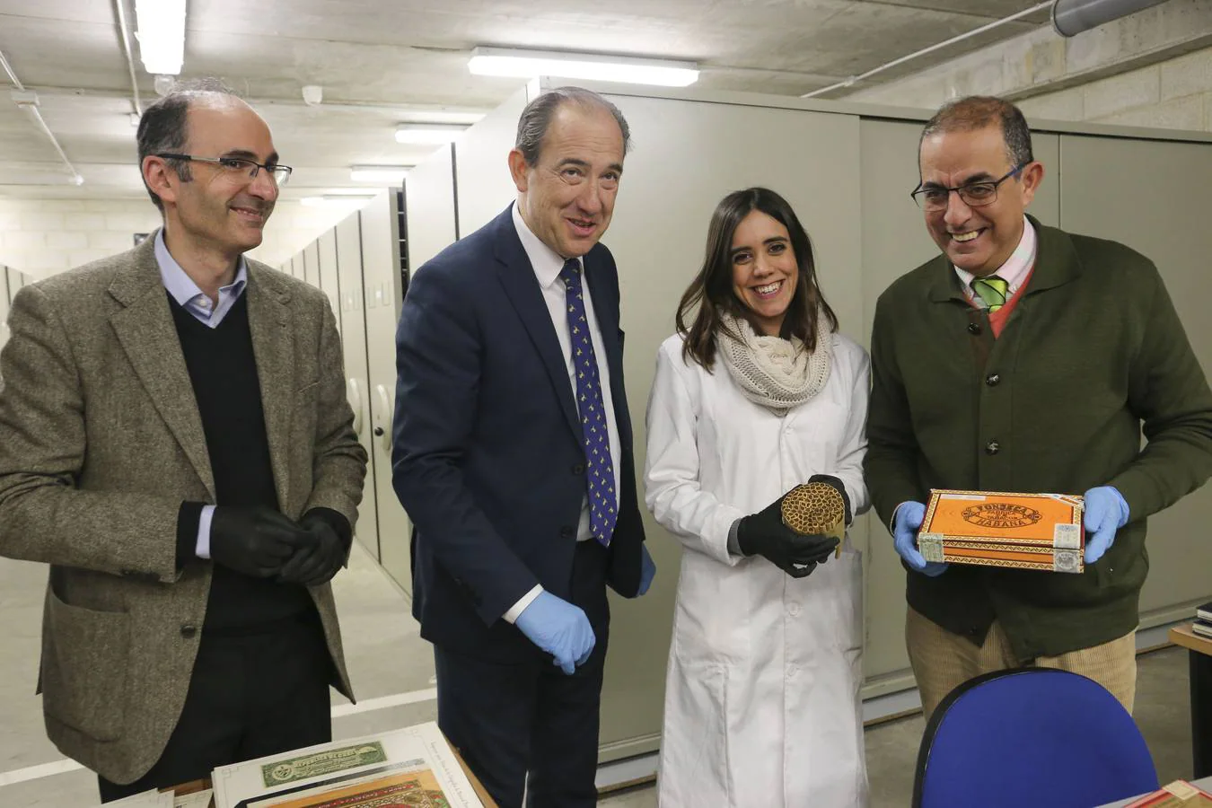 Más de 20.000 piezas coleccionistas cedidas a la Universidad de Sevilla