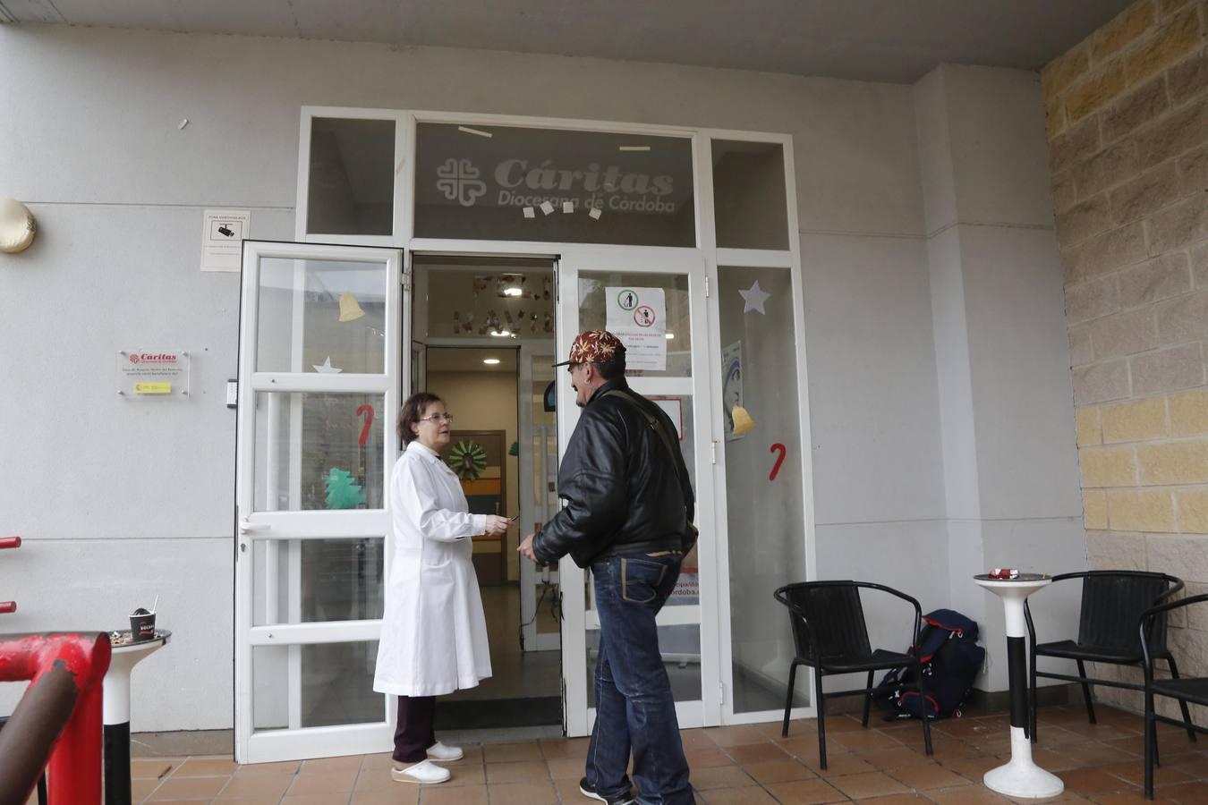 Un día en la casa de acogida Madre del Redentor de Córdoba, en imágenes