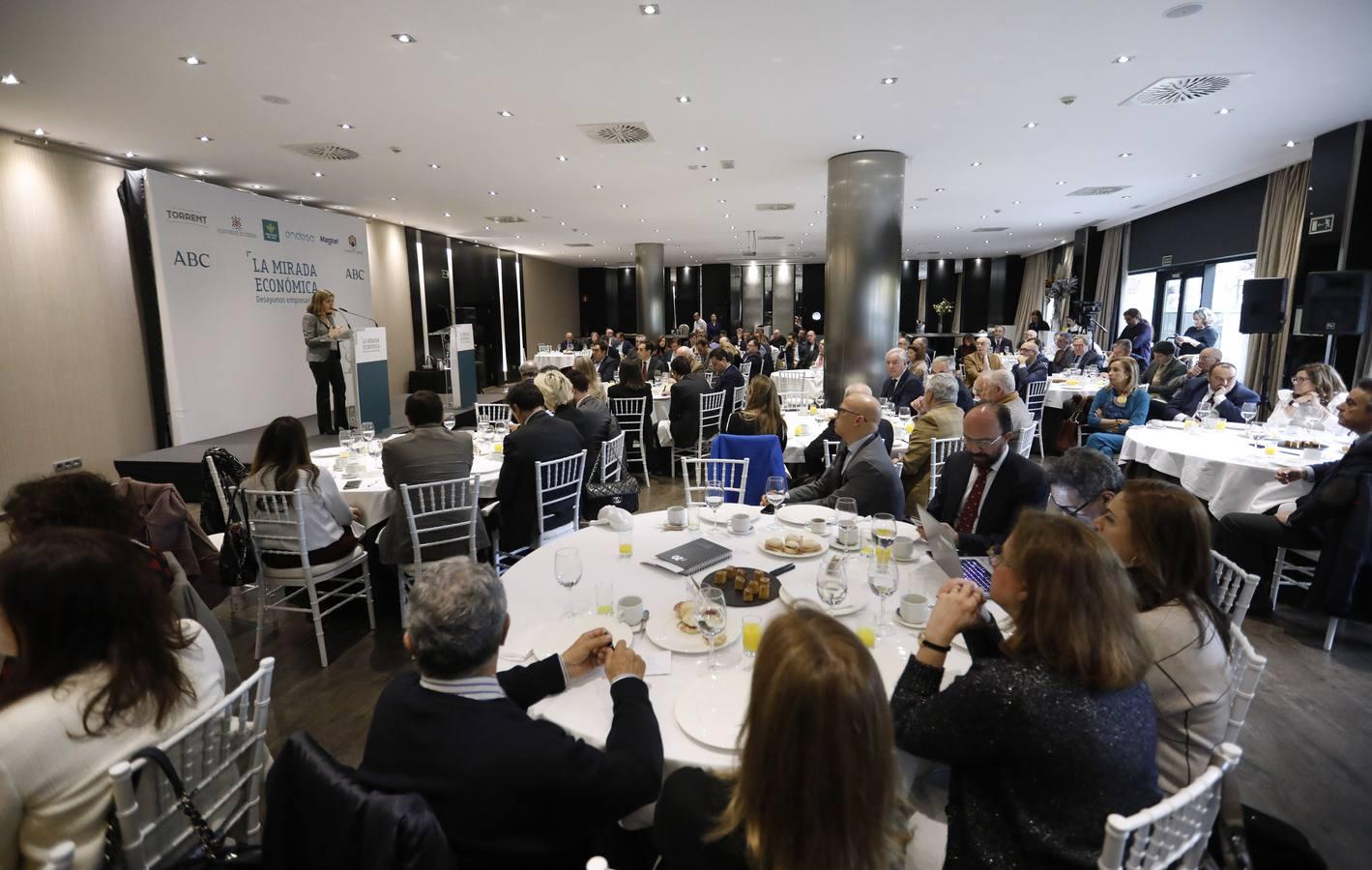 La conferencia de la consejera de Empleo en Córdoba, en imágenes