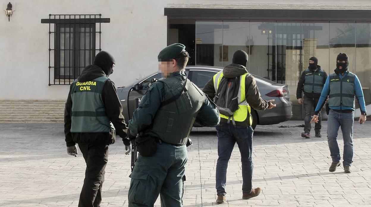 En imágenes, la operación antidroga de la Guardia Civil en Sevilla