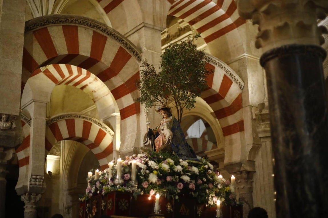 La procesión de la Divina Pastora de Córdoba, en imágenes