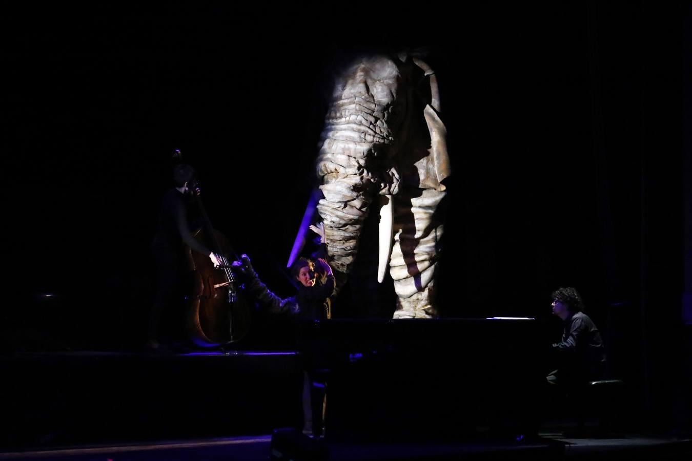 Espectáculo de títeres en el Gran Teatro de Córdoba, en imágenes