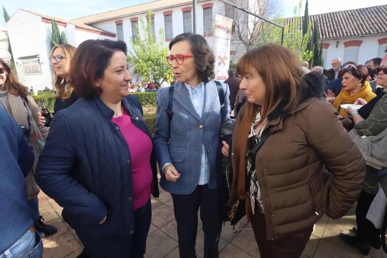 Las tradicionales migas de los hermanos de la Cruz Blanca en Córdoba, en imágenes