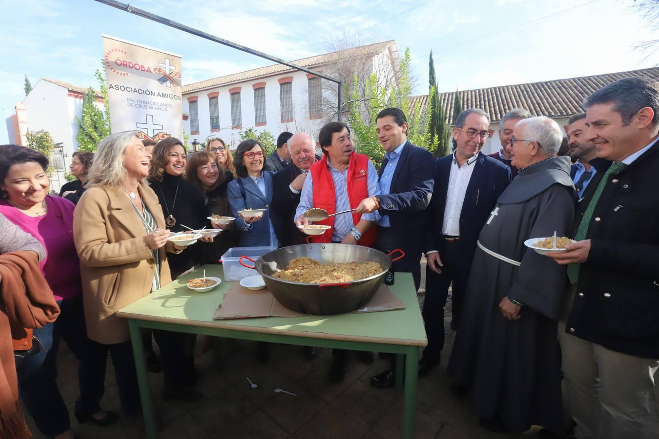 Las tradicionales migas de los hermanos de la Cruz Blanca en Córdoba, en imágenes