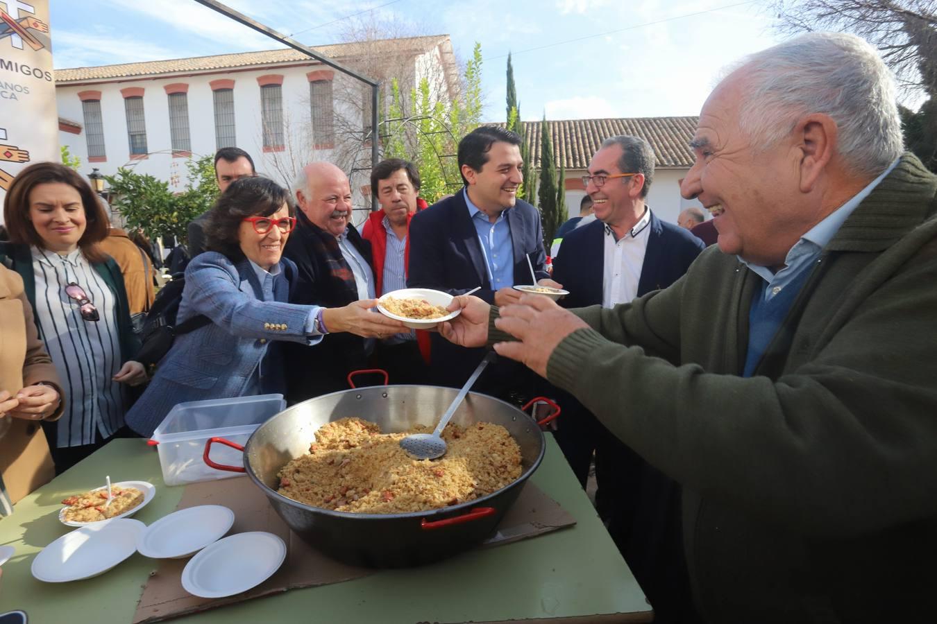 Las tradicionales migas de los hermanos de la Cruz Blanca en Córdoba, en imágenes