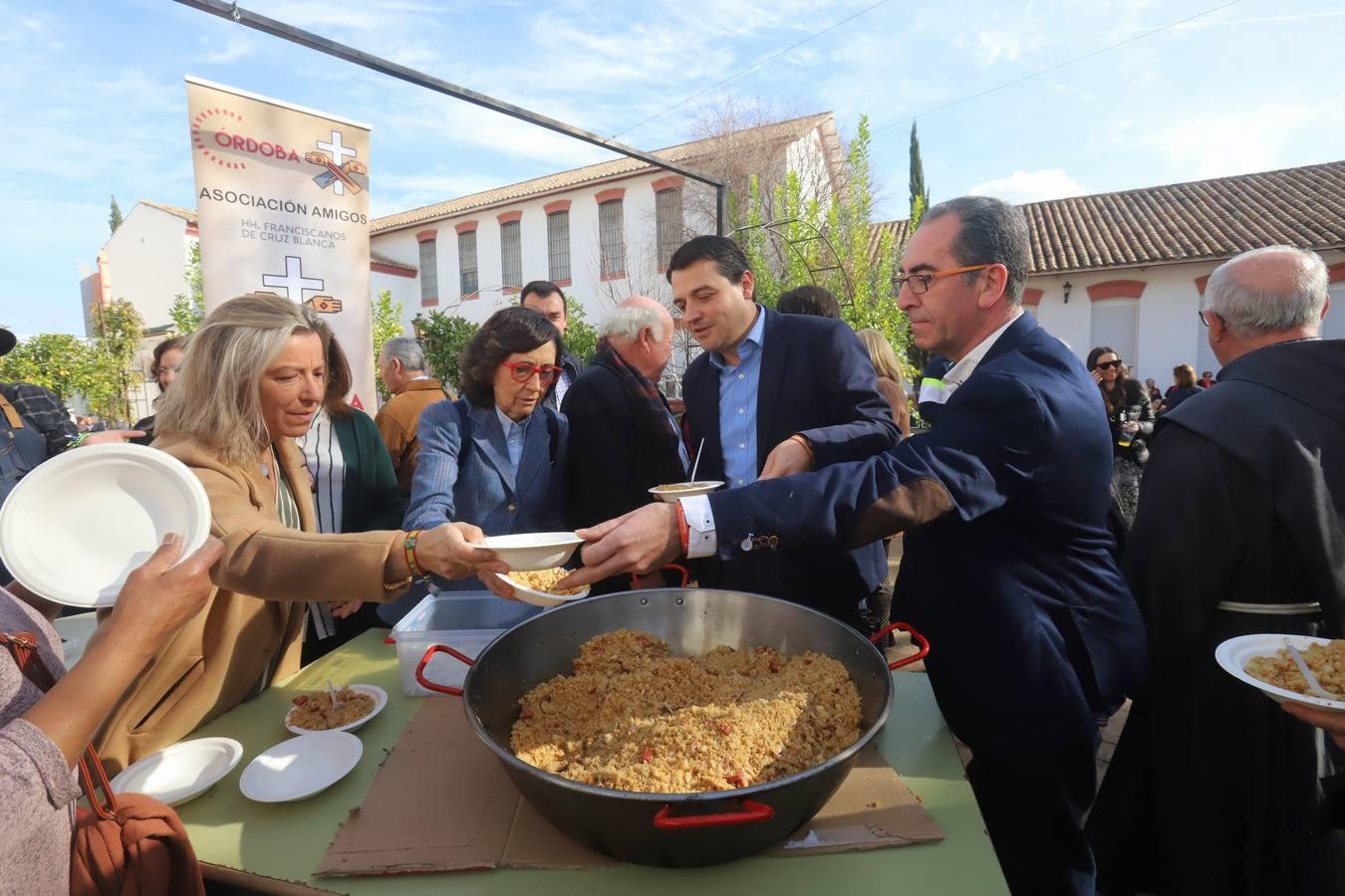 Las tradicionales migas de los hermanos de la Cruz Blanca en Córdoba, en imágenes