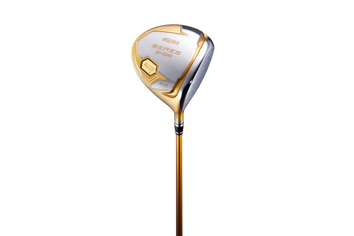 Set de Golf. Esta marca de golf japonesa se caracteriza por una novedosa tecnología, la atención en sus detalles y la utilización de los mejores materiales, creando algunos de los elementos más exclusivos para este deporte gracias a los conocimientos adquiridos por sus artesanos durante más de 70 años de historia. Su gama más premium es BERES S-06 y emplea oro o titanio en sus palos entre otros materiales.  Precio: desde 6,856€ hasta 64,337€