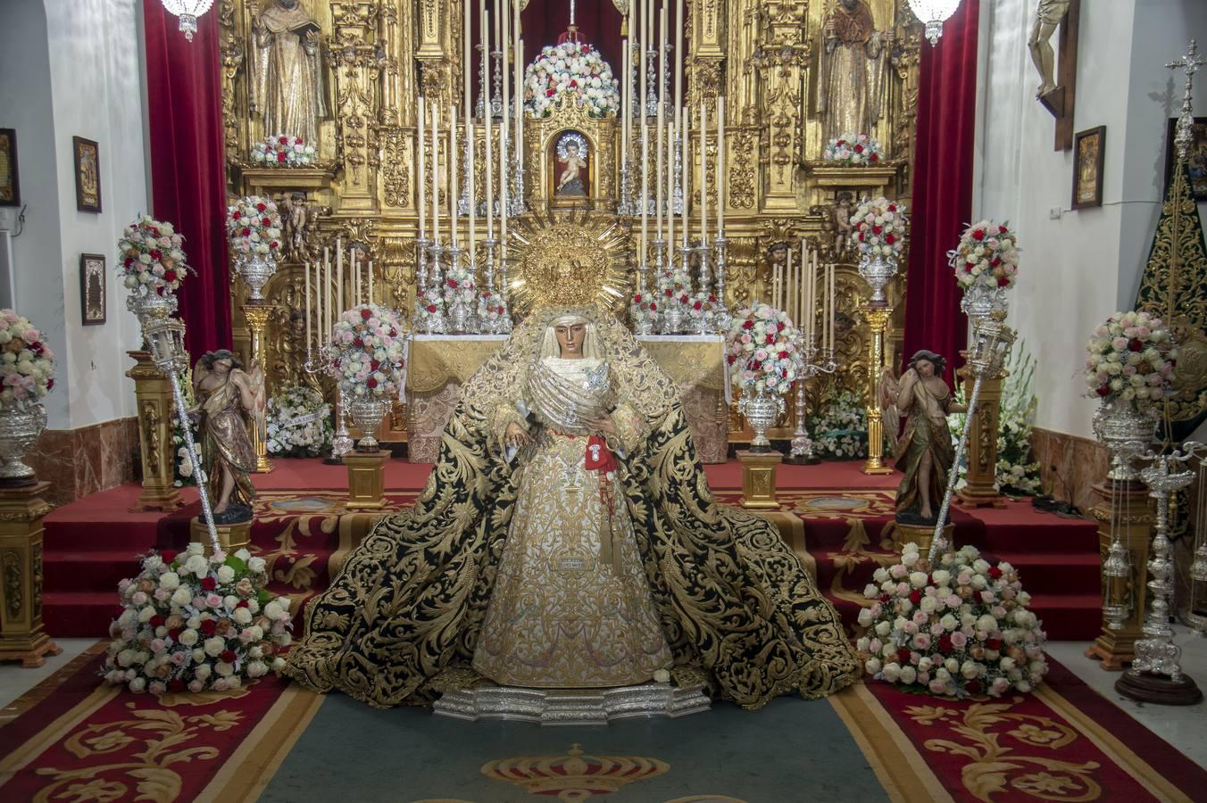 La Esperanza de Triana, en besamanos