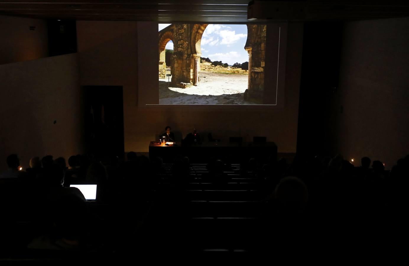 La presentación de los últimos hallazgos de la investigación en Medina Azahara, en imágenes