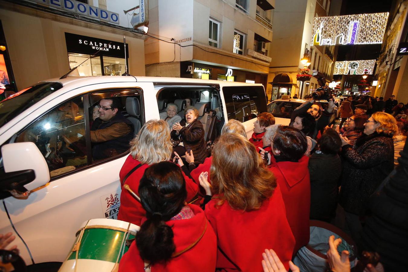 El paseo de la ilusión del taxi en Córdoba, en imágenes