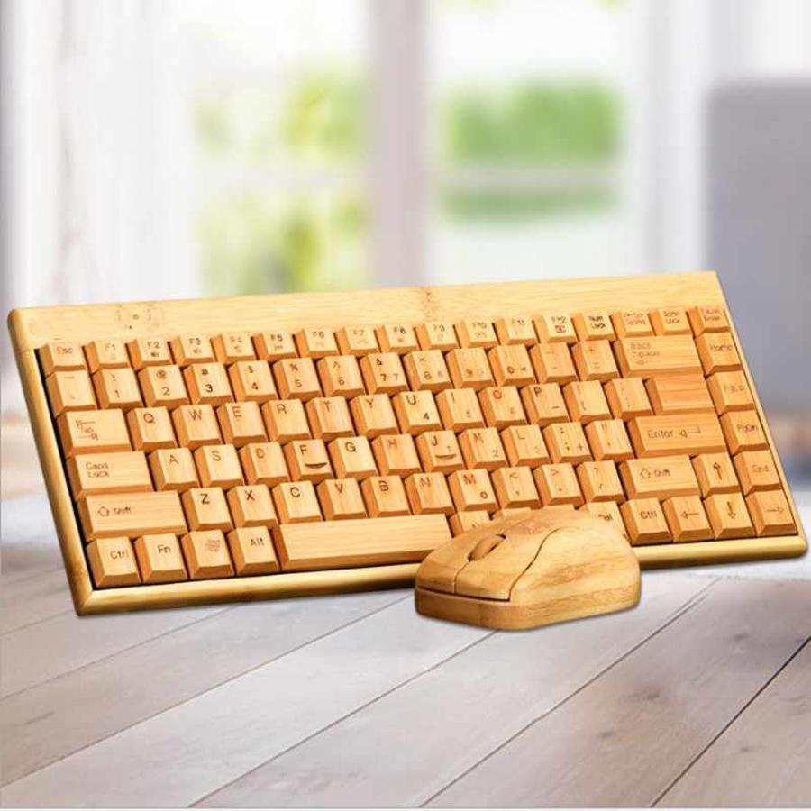 Teclado de bambú. Para no usar plástico, este pack de teclado y ratón para el ordenador está disponible en relojes-online.es por 19,90 euros.