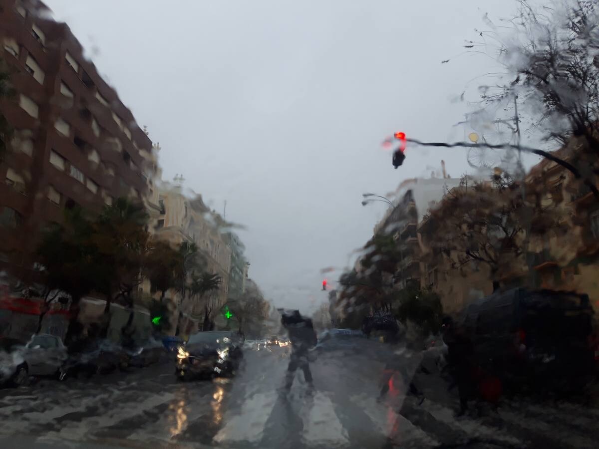FOTOS: Tormentas y viento fuerte en Cádiz por la llegada de Elsa