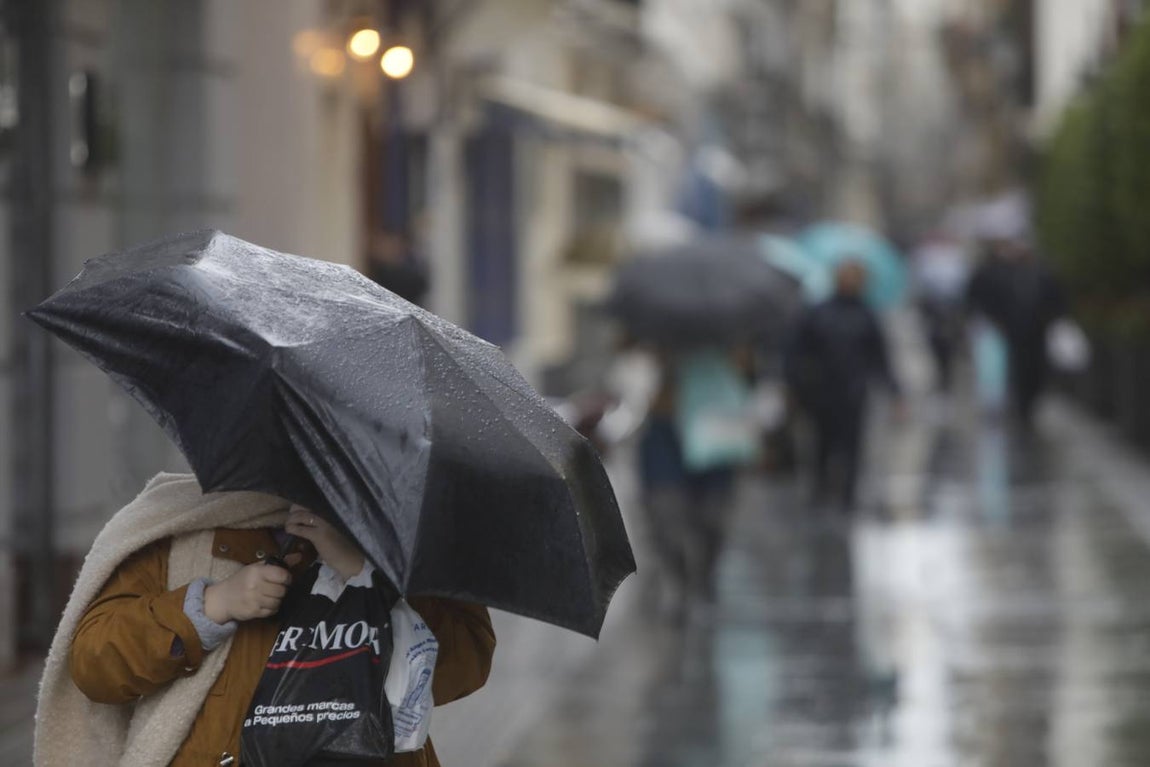 FOTOS: Tormentas y viento fuerte en Cádiz por la llegada de Elsa