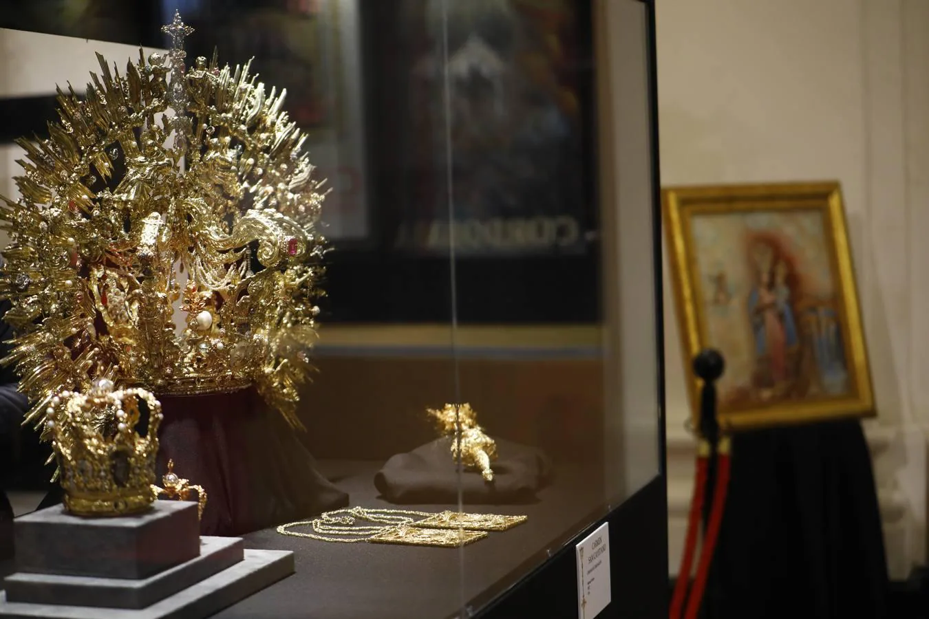 La exposición del ajuar de las Vírgenes de gloria de Córdoba, en imágenes