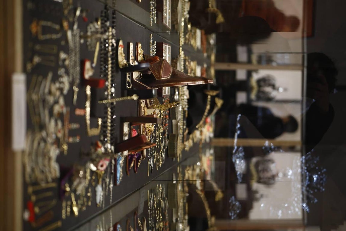 La exposición del ajuar de las Vírgenes de gloria de Córdoba, en imágenes