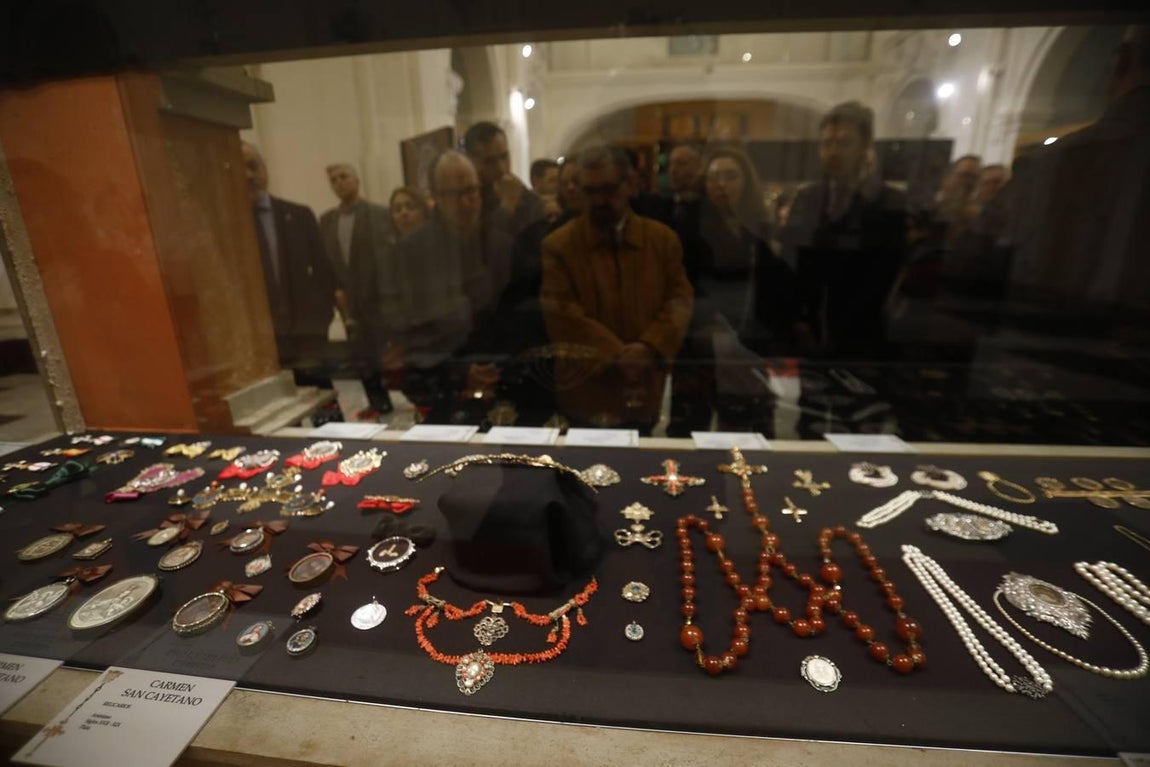 La exposición del ajuar de las Vírgenes de gloria de Córdoba, en imágenes