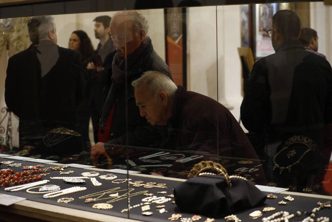 La exposición del ajuar de las Vírgenes de gloria de Córdoba, en imágenes
