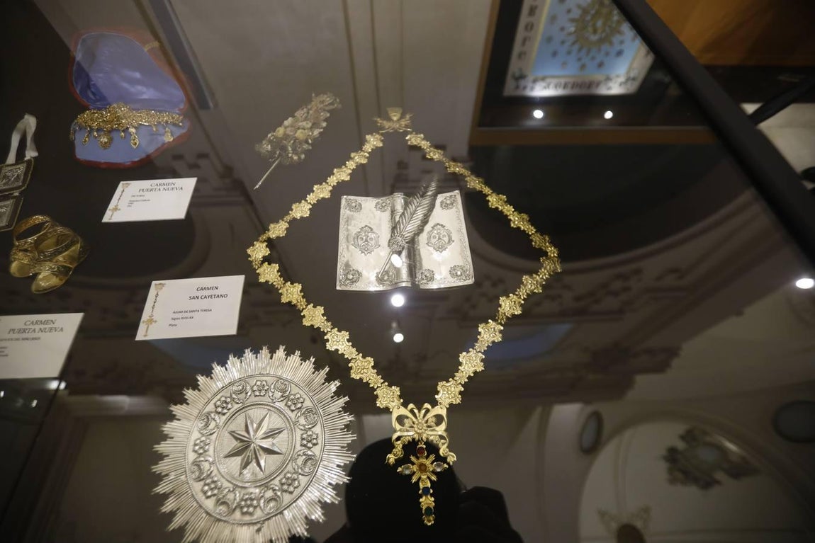 La exposición del ajuar de las Vírgenes de gloria de Córdoba, en imágenes