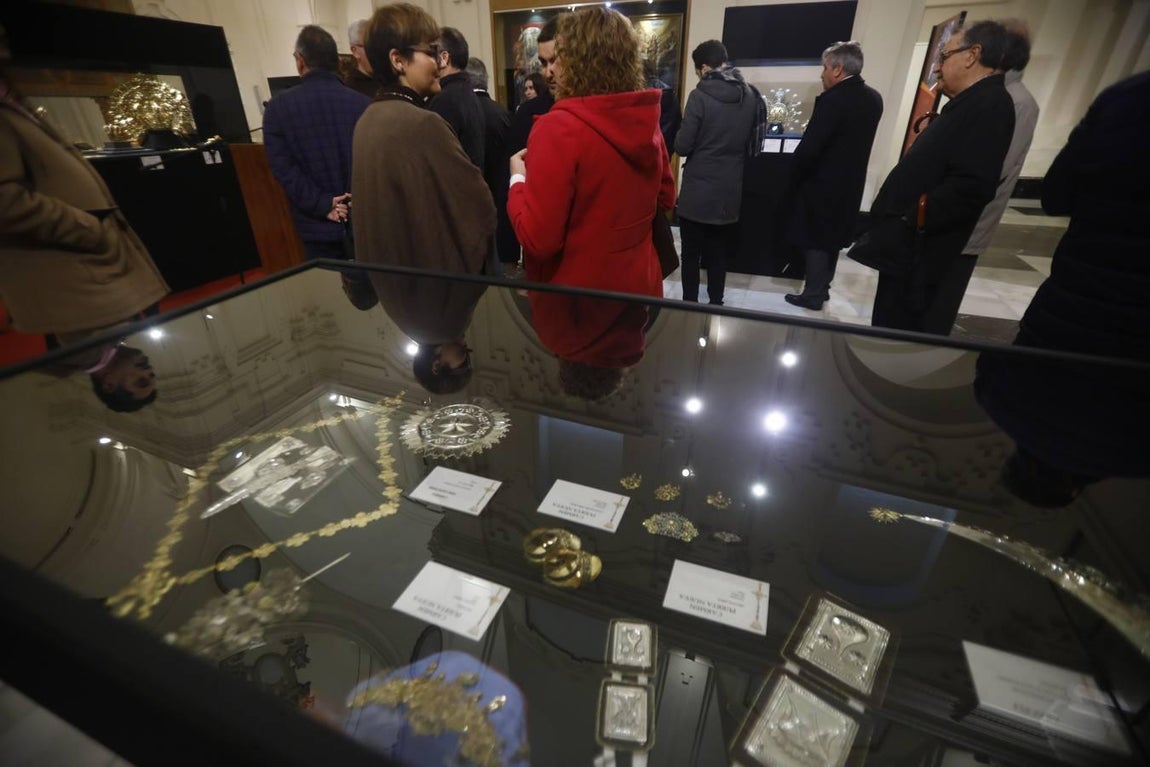 La exposición del ajuar de las Vírgenes de gloria de Córdoba, en imágenes