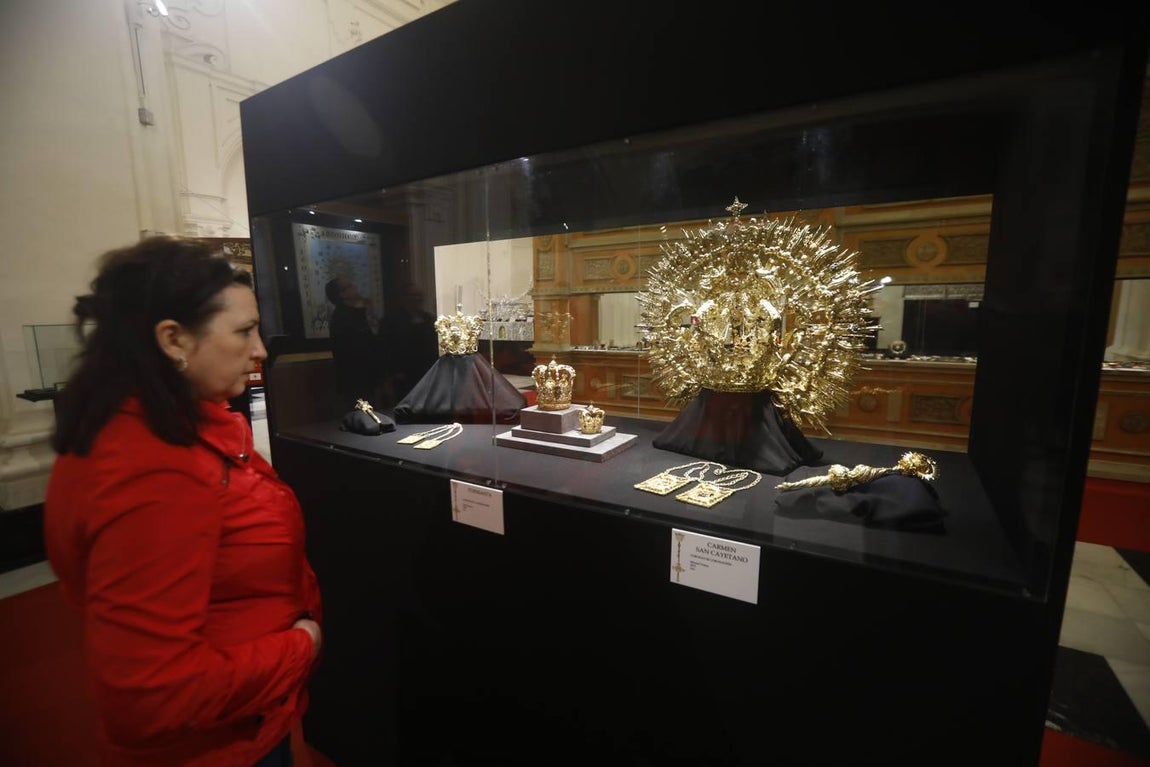 La exposición del ajuar de las Vírgenes de gloria de Córdoba, en imágenes