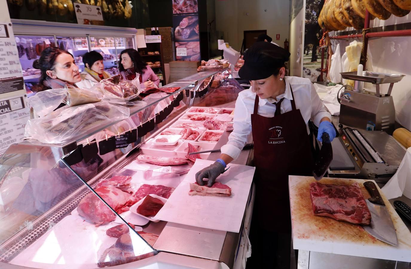 Las últimas compras antes de la Nochebuena en Córdoba, en imágenes