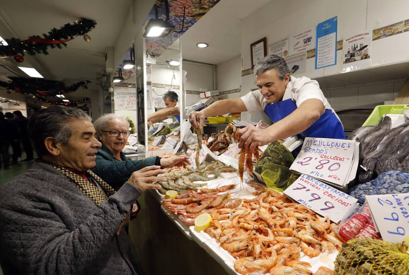 Las últimas compras antes de la Nochebuena en Córdoba, en imágenes