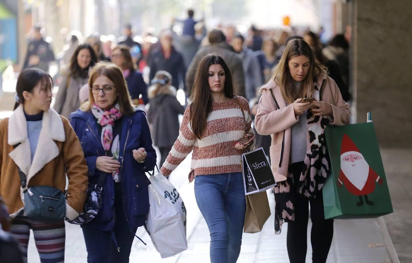 Las últimas compras antes de la Nochebuena en Córdoba, en imágenes