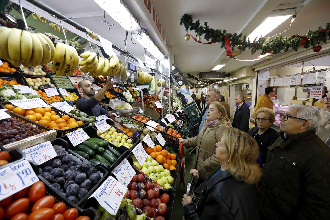 Las últimas compras antes de la Nochebuena en Córdoba, en imágenes