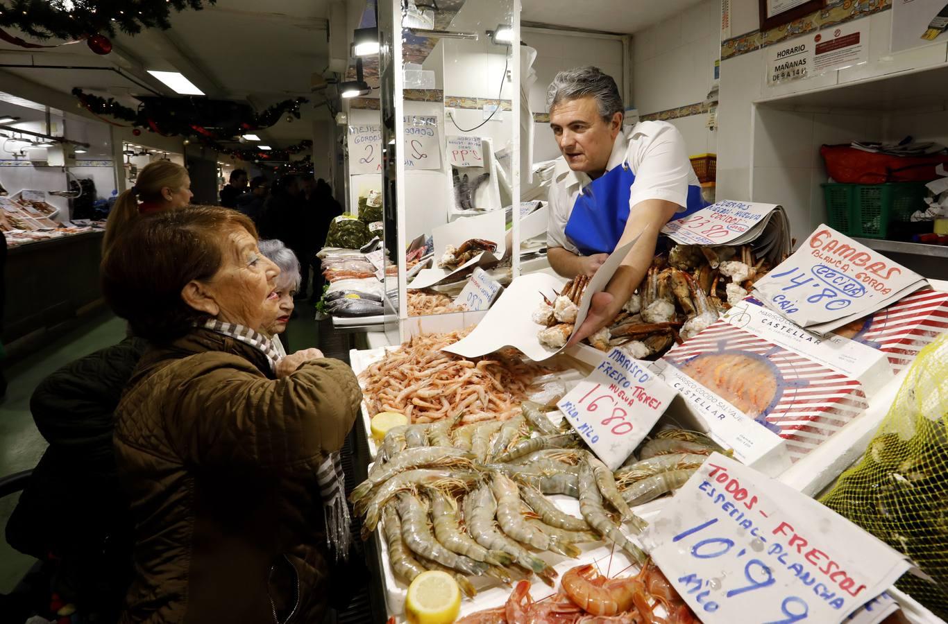 Las últimas compras antes de la Nochebuena en Córdoba, en imágenes