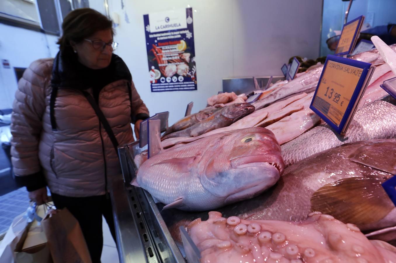 Las últimas compras antes de la Nochebuena en Córdoba, en imágenes