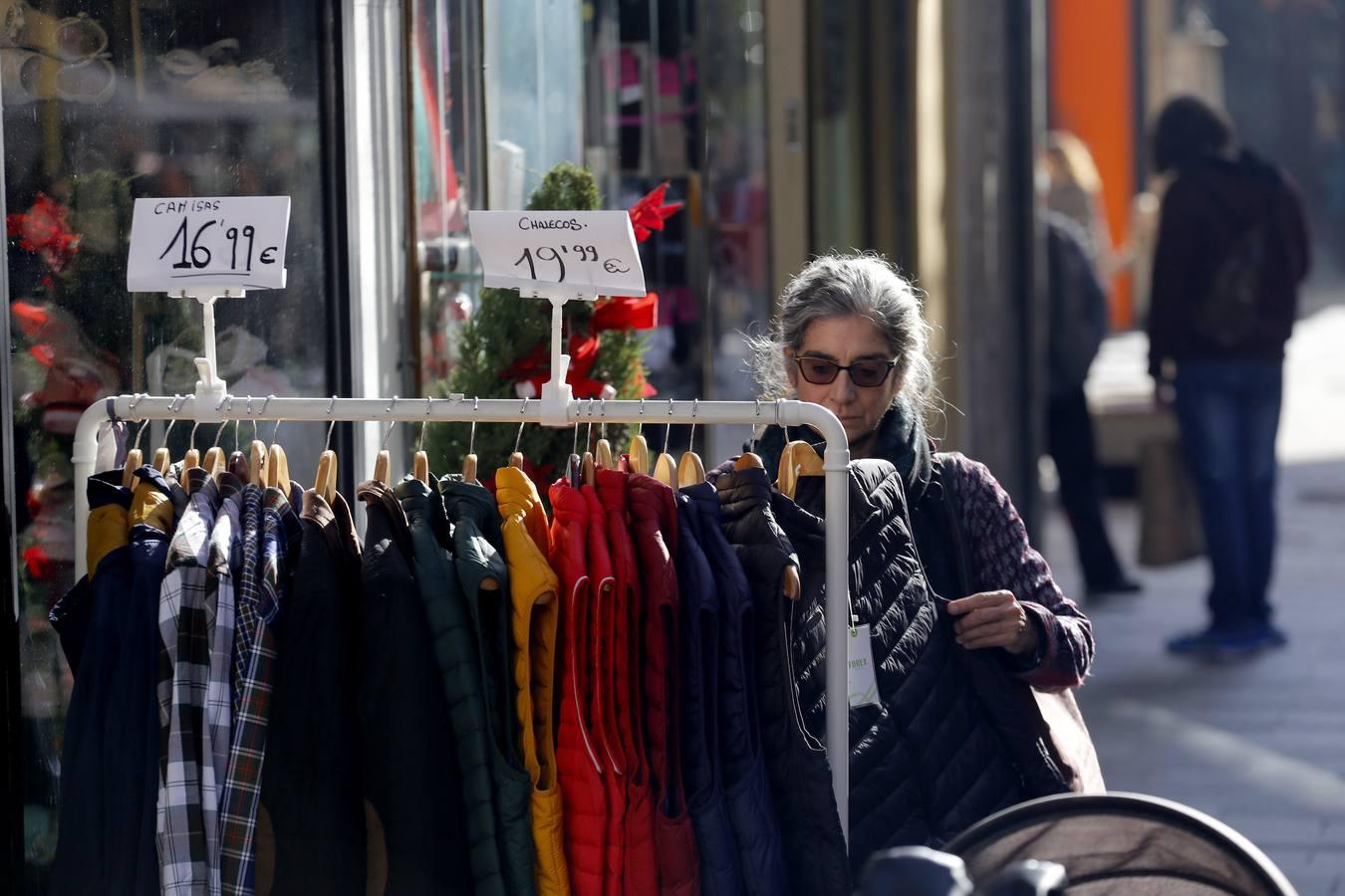 Las últimas compras antes de la Nochebuena en Córdoba, en imágenes