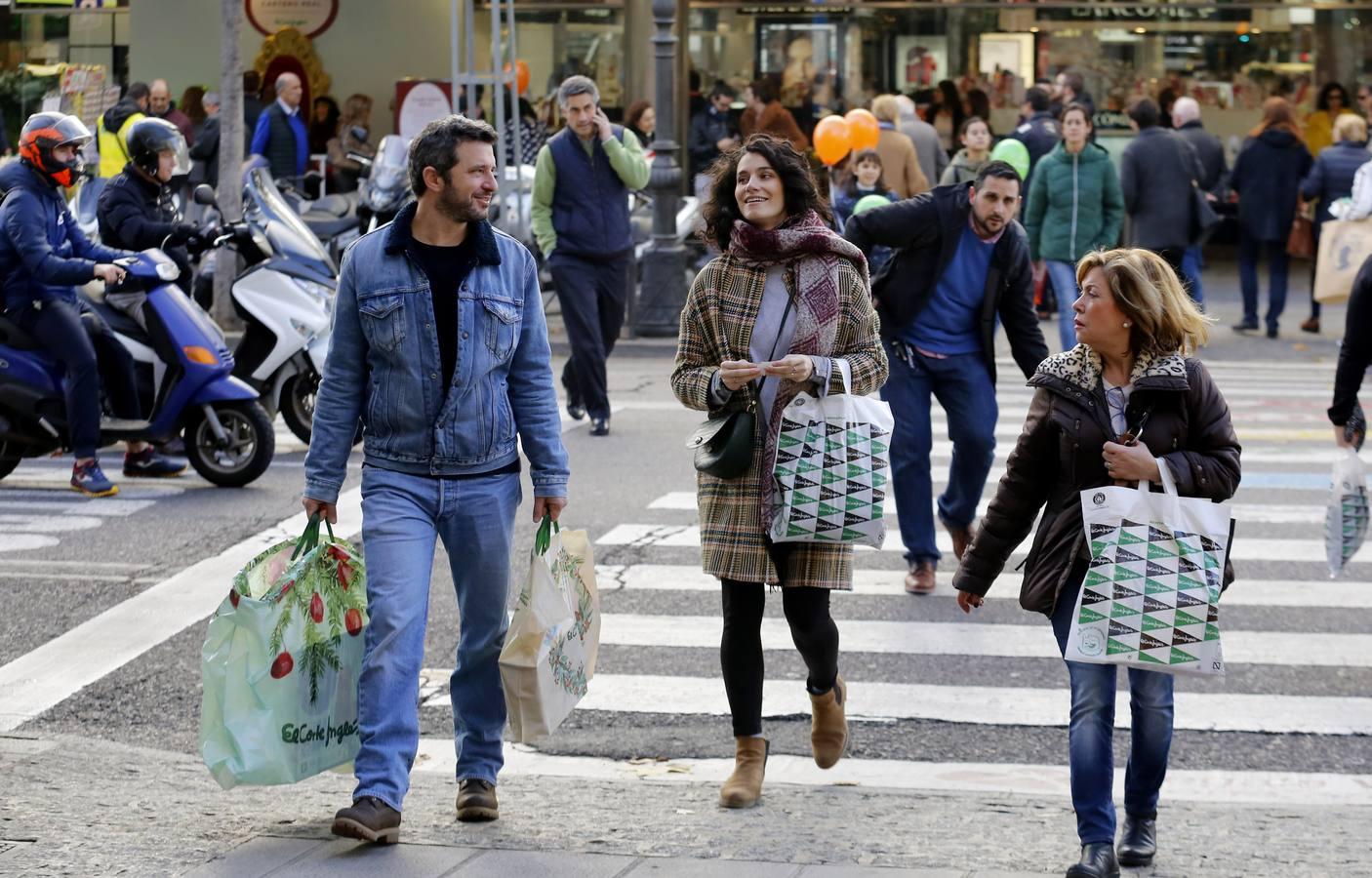 Las últimas compras antes de la Nochebuena en Córdoba, en imágenes