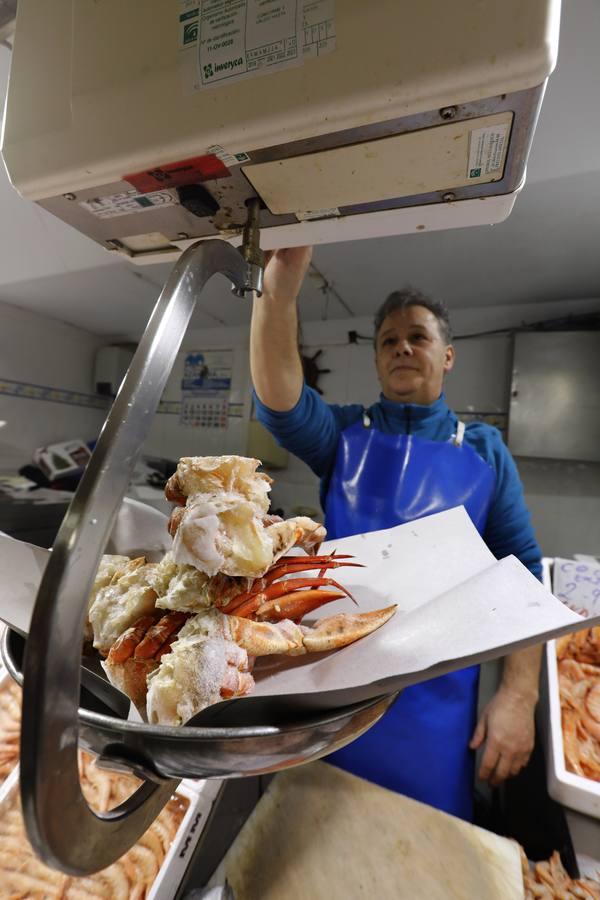 Las últimas compras antes de la Nochebuena en Córdoba, en imágenes