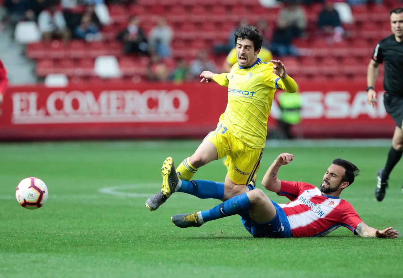 8 de junio. El Cádiz CF cerraba la Liga en El Molinón contra el Sporting de Gijón. La mala imagen demostrada por el equipo durante toda la segunda vuelta se confirmaba en este último encuentro, dejándole sin posibilidades de disputar el play off de ascenso a Primera División.