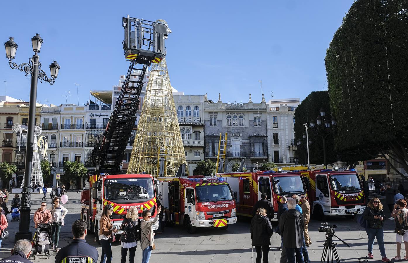 En imágenes, presentación de los nuevos coches de Bomberos en Sevilla