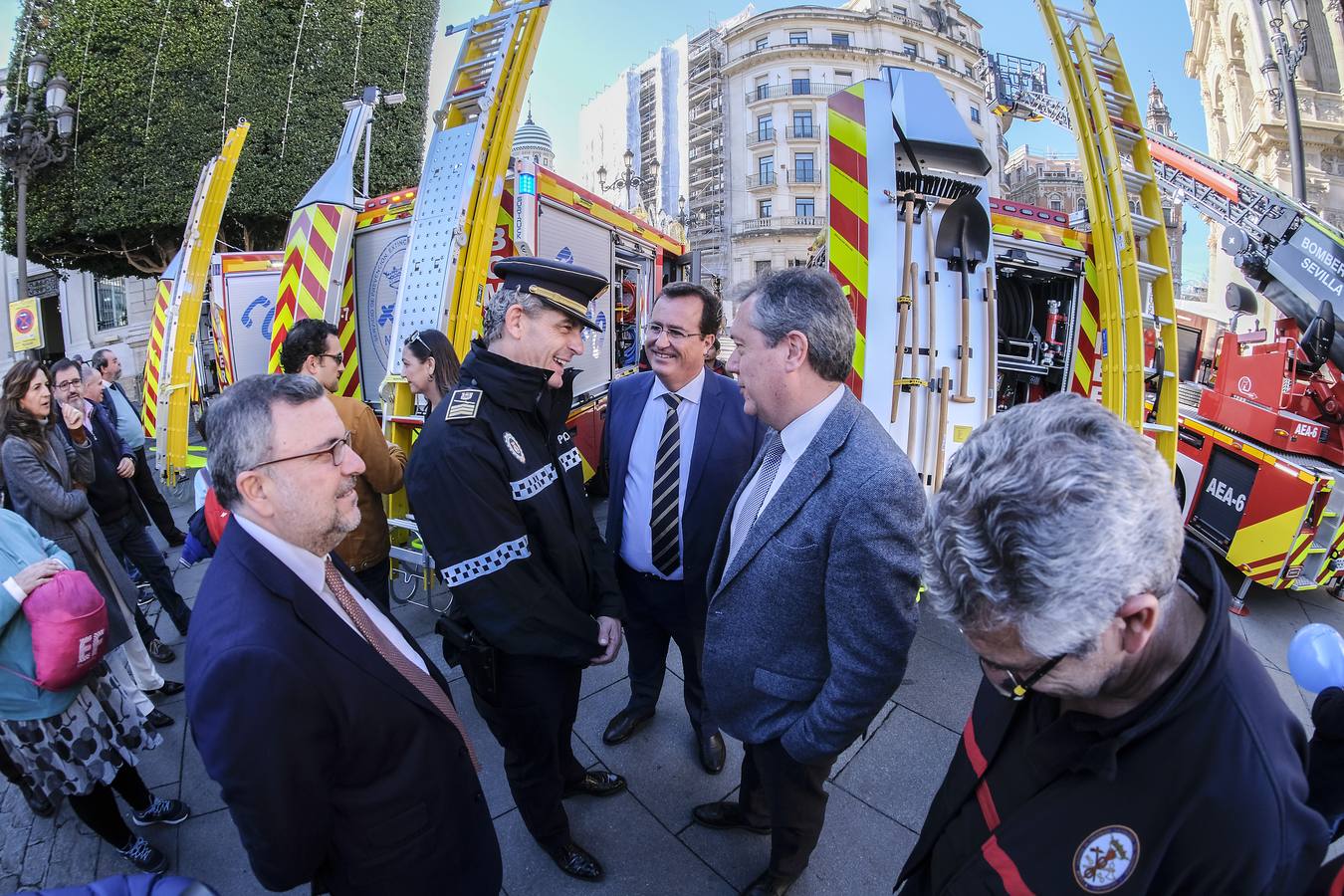 En imágenes, presentación de los nuevos coches de Bomberos en Sevilla