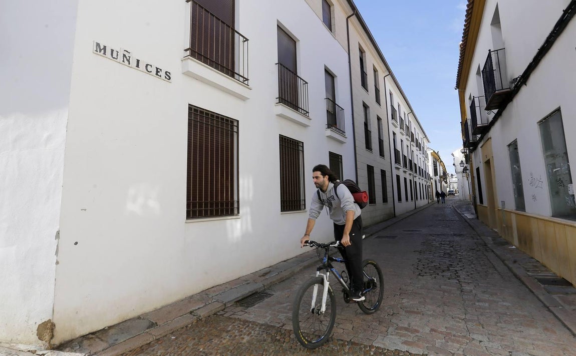 La calle Muñices de Córdoba, en imágenes