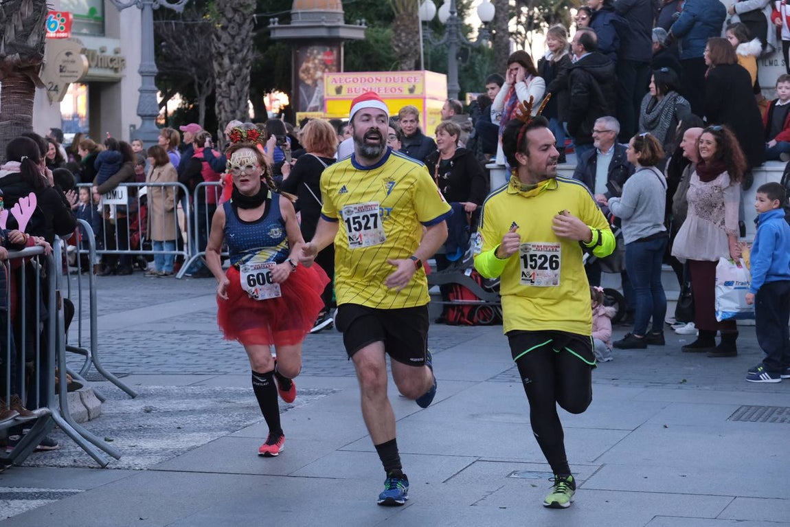 FOTOS: Búscate en la III San Silvestre de Cádiz 2019
