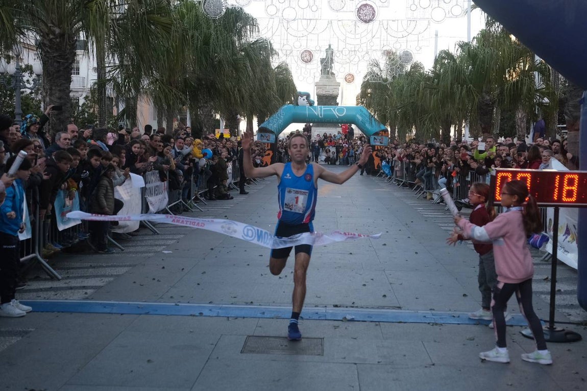 FOTOS: Búscate en la III San Silvestre de Cádiz 2019