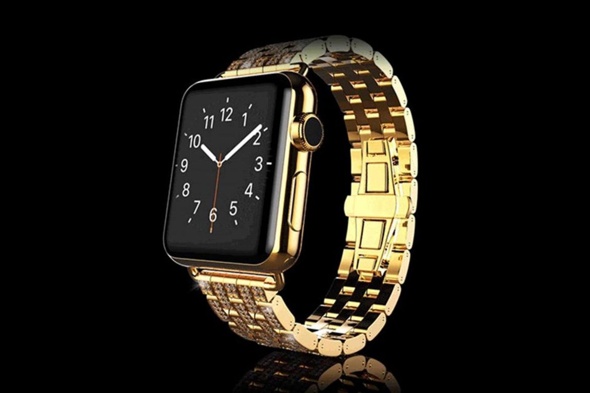 Luxury 24k Gold Apple Watch 5. Si quieres llevar tu reloj inteligente al lujo elevado a la máxima potencia, la web Godgenie te ofrece la posibilidad de revestirlo de oro de 24 quilates. Su correa lleva, además, más de 600 cristales de Swarovski incrustados en ella. Su precio es de 2.806 euros.