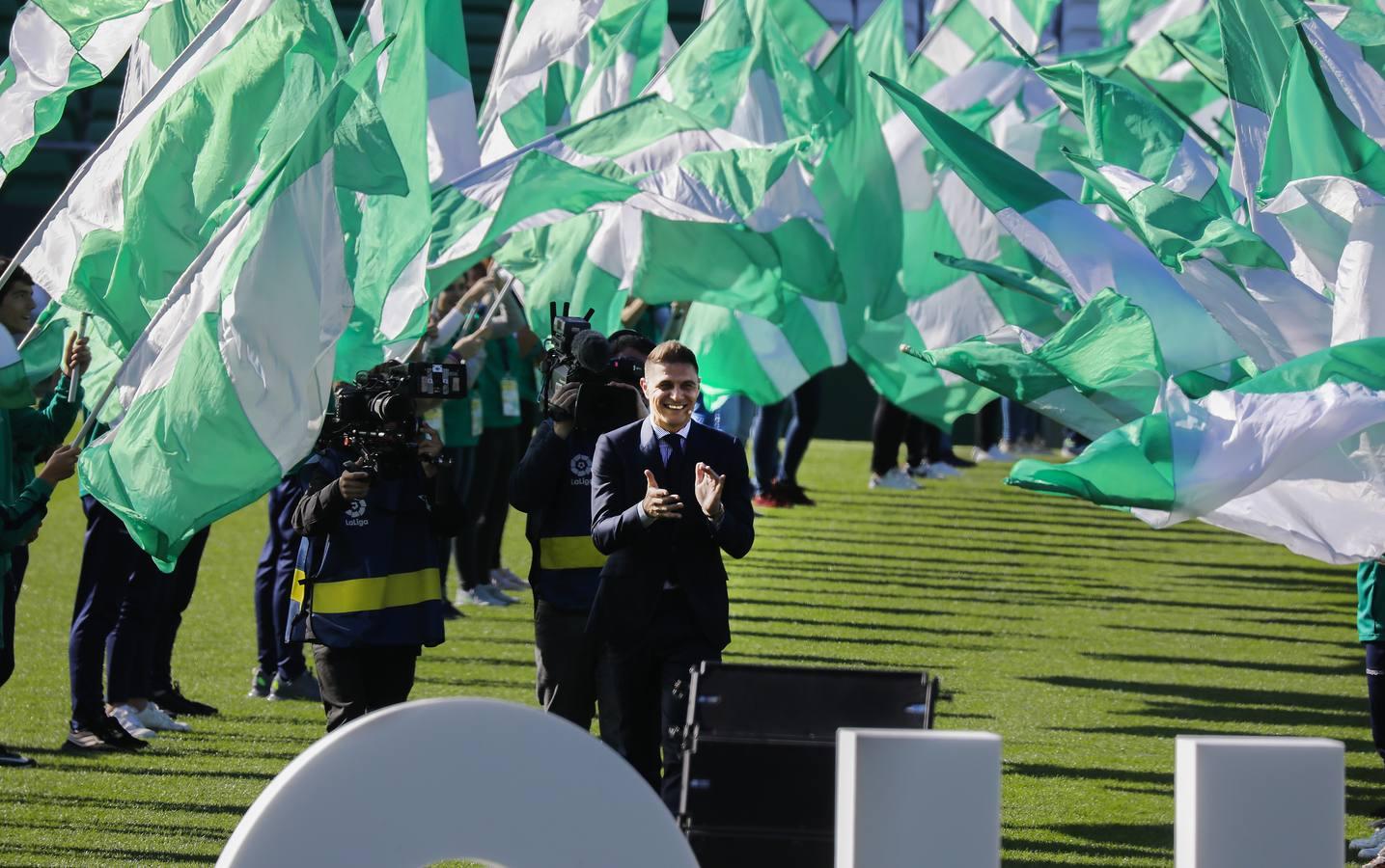 Las imágenes del homenaje a Joaquín por su renovación en el Real Betis