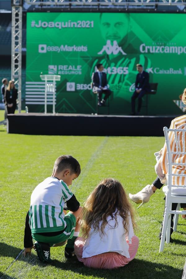 Las imágenes del homenaje a Joaquín por su renovación en el Real Betis