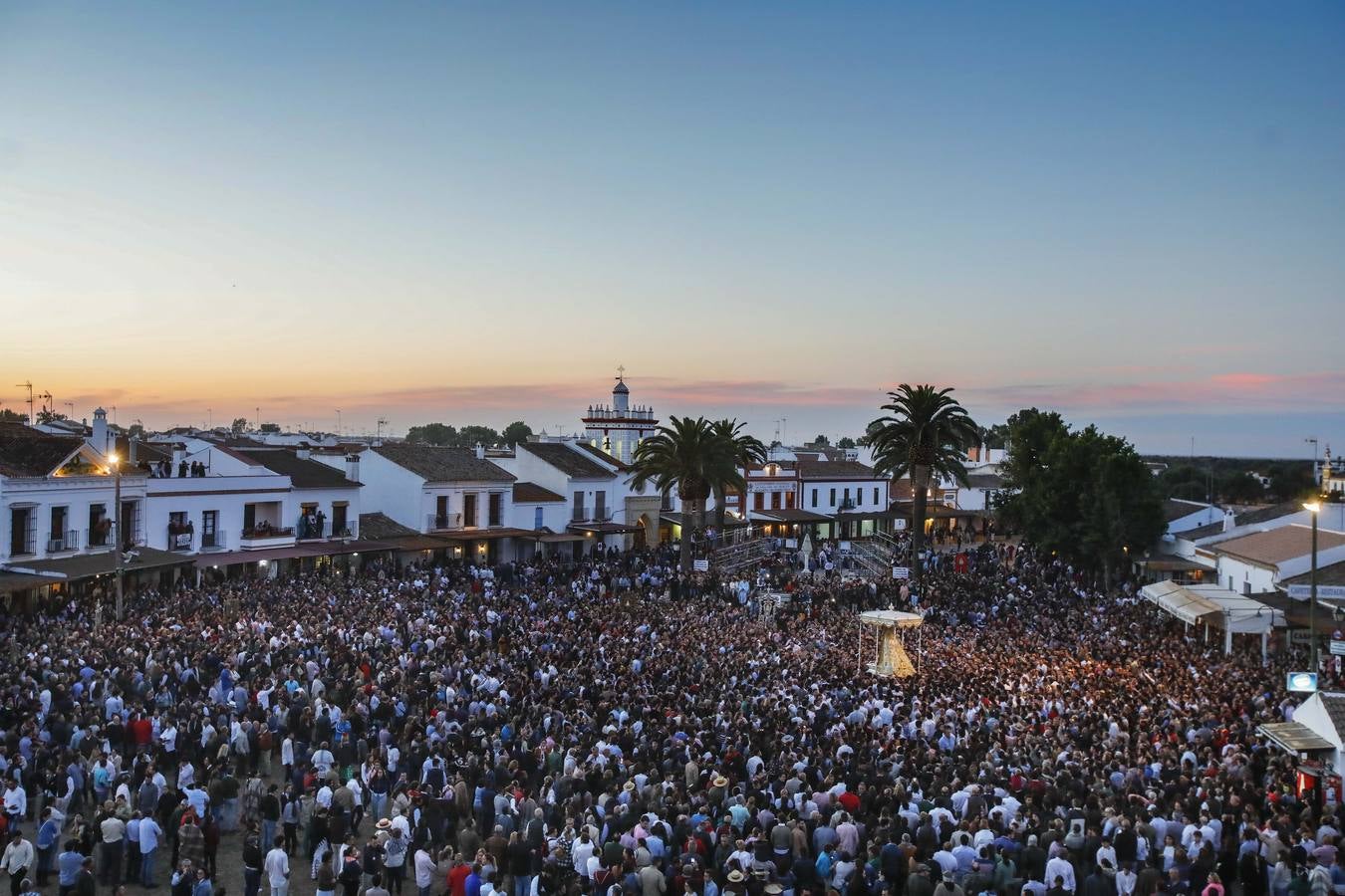 Procesión de la Virgen del Rocío en la Aldea