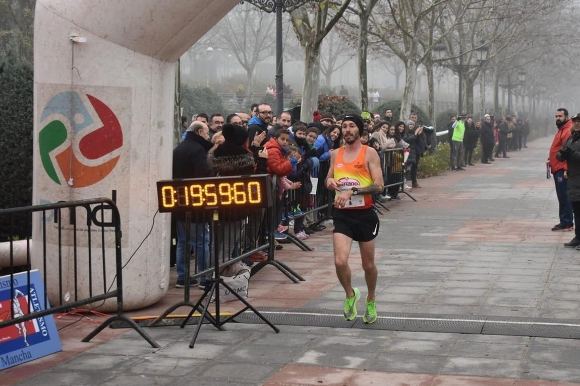 Juan Antonio Pérez entra en la meta de Ciudad Real. Fotografía del Ayuntamiento de Ciudad Real