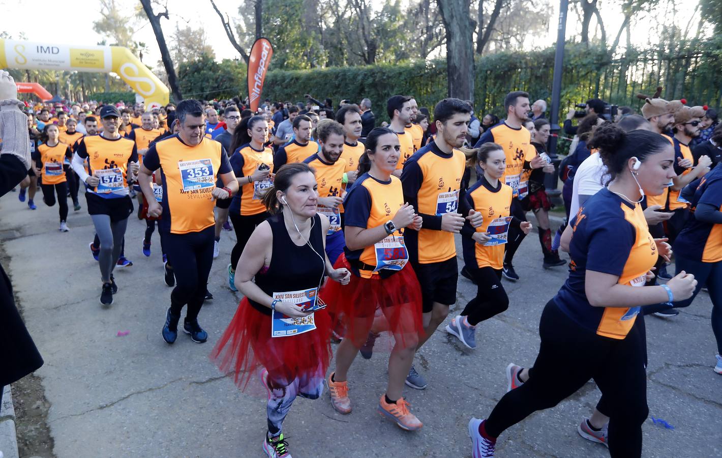 Las mejores imágenes de la carrera San Silvestre de Sevilla y (II)